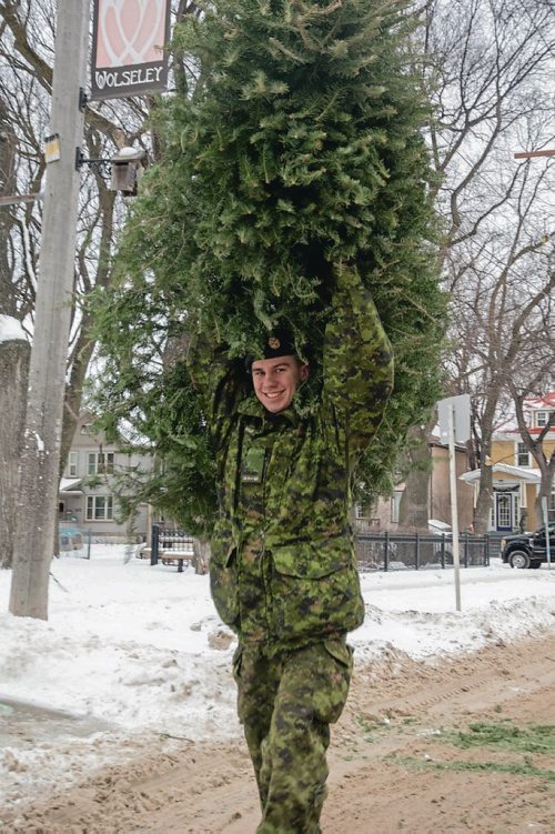 Canstar Community News Jan. 5 - Members of Minto Armoury's 38 Service Battalion picked up old Christmas trees in Wolselely and Minto on Jan. 5 as part of an annual service to the community. (EVA WASNEY/CANSTAR COMMUNITY NEWS/METRO)