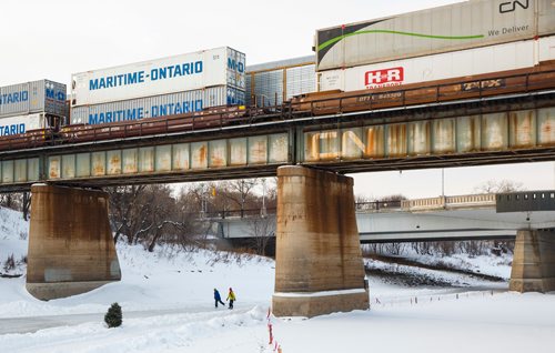 MIKE DEAL / WINNIPEG FREE PRESS
Skaters take advantage of the river trail at The Forks Monday morning. 
190114 - Monday, January 14, 2019.