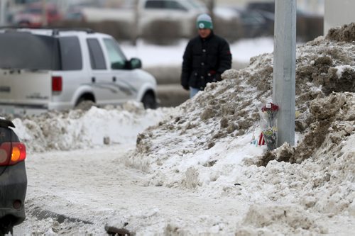 TREVOR HAGAN / WINNIPEG FREE PRESS
A memorial at the corner of Maroons Road and St. James Street, Monday, January 14, 2019.