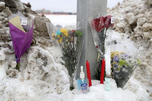 TREVOR HAGAN / WINNIPEG FREE PRESS
A memorial at the corner of Maroons Road and St. James Street, Monday, January 14, 2019.