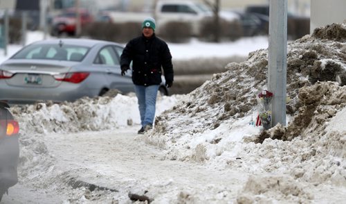 TREVOR HAGAN / WINNIPEG FREE PRESS
A memorial at the corner of Maroons Road and St. James Street, Monday, January 14, 2019.