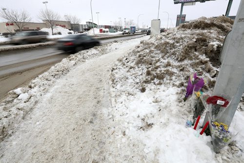 TREVOR HAGAN / WINNIPEG FREE PRESS
A memorial at the corner of Maroons Road and St. James Street, Monday, January 14, 2019.