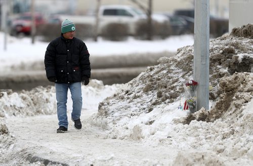 TREVOR HAGAN / WINNIPEG FREE PRESS
A memorial at the corner of Maroons Road and St. James Street, Monday, January 14, 2019.