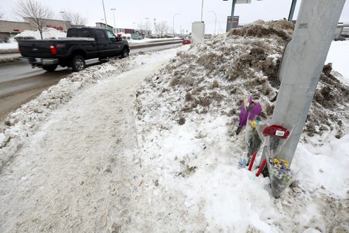 TREVOR HAGAN / WINNIPEG FREE PRESS
A memorial at the corner of Maroons Road and St. James Street, Monday, January 14, 2019.