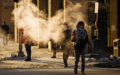 MIKE DEAL / WINNIPEG FREE PRESS
Pedestrians at the corner of Portage Avenue and Fort Street in downtown Winnipeg move through clouds of steam from cars and people as temperatures dip to -23C.
190116 - Wednesday, January 16, 2019.