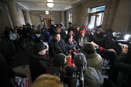 RUTH BONNEVILLE / WINNIPEG FREE PRESS

Local - Keeyask Rally


Local, Four northern Manitoba First Nations, who are part of the  Keeyask Hydroelectric Limited Partnership, hold public rally on issues related to Hydro development, at the Legislative Building Friday. 

Photo of Tataskweyak Cree Nation Chief, Doreen Spence, answering questions from the media with other northern First Nation leaders next to her inside the foyer after their rally outside the Legislative Building on Friday 

See Jessica Botelho-Urbanski story.

Jan 18th, 2019 

