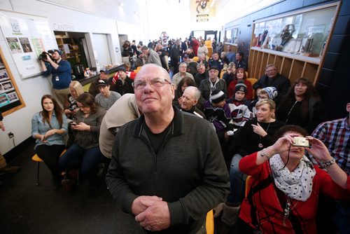 JOHN WOODS / WINNIPEG FREE PRESS
Former Winnipeg Jet Joe Daley and supporters look up at a mural unveiled in his honour at the Bronx Community Centre in Winnipeg  Sunday, January 20, 2019.