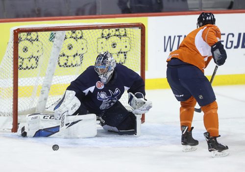 TREVOR HAGAN / WINNIPEG FREE PRESS
Manitoba Moose goaltender Eric Comrie (1) with Chris Collins (46) in front during practice at Bell MTS Place, Monday, January 21, 2019.