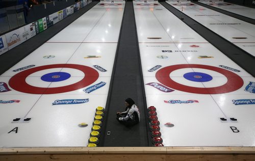 TREVOR HAGAN / WINNIPEG FREE PRESS
Skip, Kerri Einarson, from the Gimli Curling Club, out stretching before anyone else in the entire draw during the Scotties in Gimli, Wednesday, January 23, 2019.