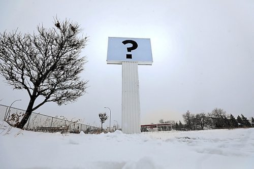RUTH BONNEVILLE / WINNIPEG FREE PRESS


MYSTERY LOT ?

Photo of billboard sized sign with large question mark on it (?) on lot on the west side of Pembina Hwy. just north of the Perimeter Hwy. 

More info:
February 2018 approval a conditional use, rezoning and variances to allow for the construction of two residential towers with a total of 410 units and a 15,000-sq.-ft. commercial development at 3021 Pembina.
Hwy.

See Redekop story.

January 23rd, 2019

