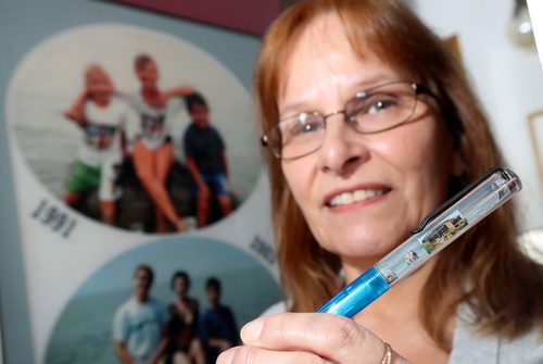 TREVOR HAGAN / WINNIPEG FREE PRESS
Her son, nephew and niece on a pen she custom ordered. Debbie Carriere owns one of the largest collections of floaty pens in the world, Thursday, January 24, 2019. for dave sanderson intersection