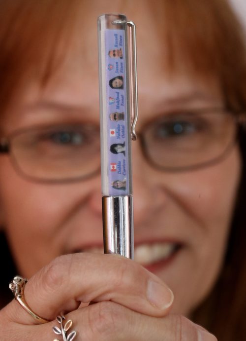 TREVOR HAGAN / WINNIPEG FREE PRESS
Pen with her own photo inside, among other collectors. Debbie Carriere owns one of the largest collections of floaty pens in the world, Thursday, January 24, 2019. for dave sanderson intersection