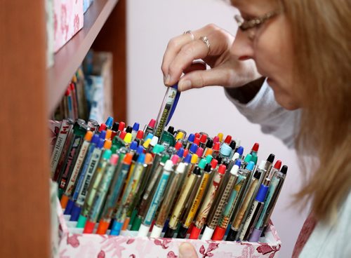 TREVOR HAGAN / WINNIPEG FREE PRESS
Debbie Carriere owns one of the largest collections of floaty pens in the world, Thursday, January 24, 2019. for dave sanderson intersection