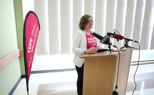 RUTH BONNEVILLE / WINNIPEG FREE PRESS

Liz Carlyle, Healthcare Campaign Coordinator, talks to the media during press conference at Union Centre Friday.



January 25th, 2019
