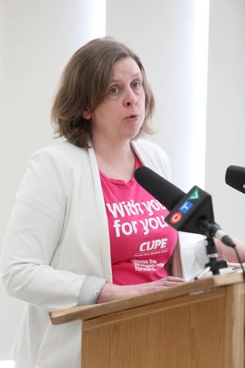 RUTH BONNEVILLE / WINNIPEG FREE PRESS

Liz Carlyle, Healthcare Campaign Coordinator, talks to the media during press conference at Union Centre Friday.



January 25th, 2019
