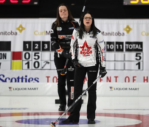 TREVOR HAGAN / WINNIPEG FREE PRESS
Skip Tracy Fleury, from the East St. Paul Curling Club, left, takes a moment shortly after skip Kerri Einarson, from the Gimli Curing Club, put up 5 in the second end during the Scotties final in Gimli, Sunday, January 27, 2019.