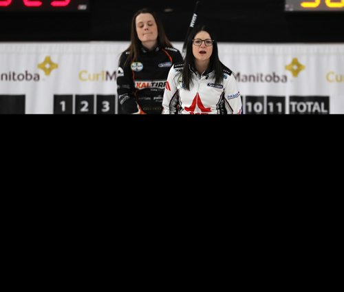 TREVOR HAGAN / WINNIPEG FREE PRESS
Skip Tracy Fleury, from the East St. Paul Curling Club, left, takes a moment shortly after skip Kerri Einarson, from the Gimli Curing Club, put up 5 in the second end during the Scotties final in Gimli, Sunday, January 27, 2019.