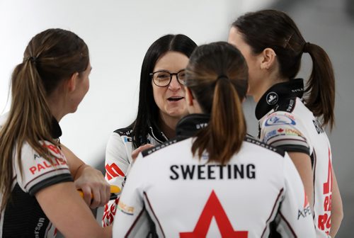 TREVOR HAGAN / WINNIPEG FREE PRESS
Skip Kerri Einarson, from the Gimli Curing Club, after she put up 5 in the second end during the Scotties final in Gimli, Sunday, January 27, 2019.