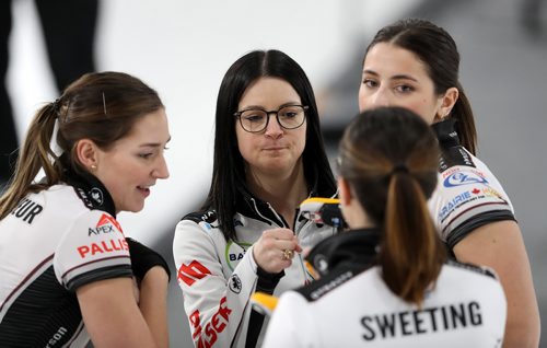 TREVOR HAGAN / WINNIPEG FREE PRESS
Lead, Briane Meilleur, skip Kerri Einarson, third, Val Sweeting and second Shannon Birchard, from the Gimli Curing Club, after put up 5 in the second end against Team Tracy Fleury during the Scotties final in Gimli, Sunday, January 27, 2019.