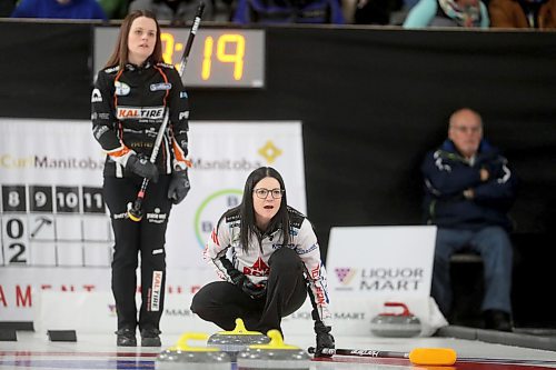 TREVOR HAGAN / WINNIPEG FREE PRESS
Tracy Fleury and Kerri Einarson during the Scotties final in Gimli, Sunday, January 27, 2019.