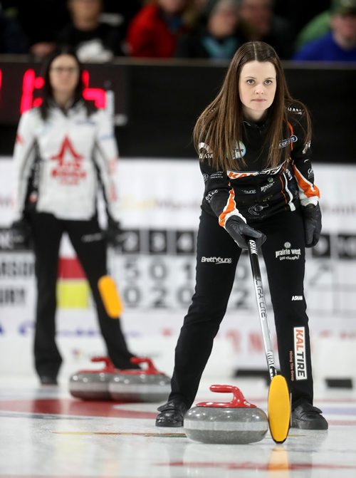 TREVOR HAGAN / WINNIPEG FREE PRESS
Tracy Fleury, right, and Kerri Einarson during the Scotties final in Gimli, Sunday, January 27, 2019.