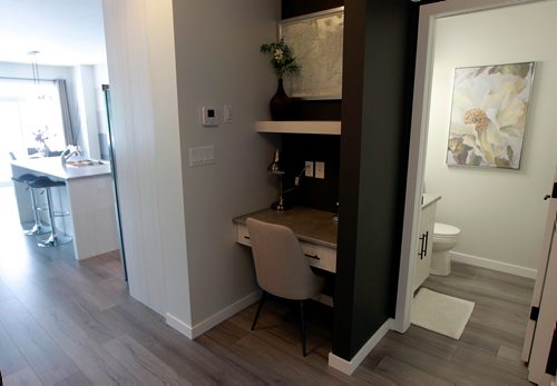 PHIL HOSSACK / WINNIPEG FREE PRESS - 78 Rowntree Ave. in Bridgwater Trails. Entranceway w/Computer Desk/writing table and half bath. - January 28, 2019.