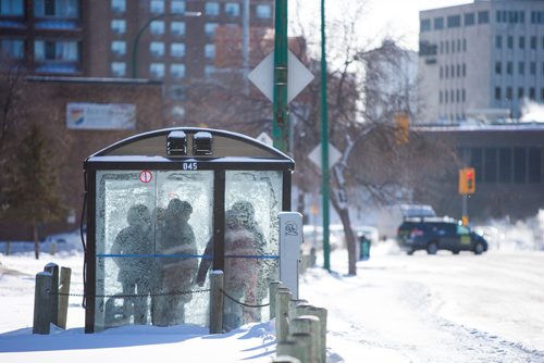 MIKAELA MACKENZIE / WINNIPEG FREE PRESS
Winnipeggers brave temperatures nearing -50 with wind chill at a bus stop downtown in Winnipeg on Tuesday, Jan. 29, 2019. 
Winnipeg Free Press 2018.