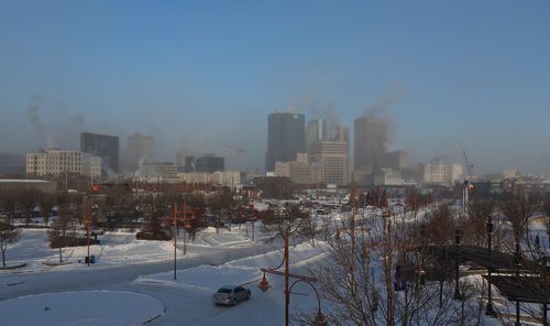 MIKE DEAL / WINNIPEG FREE PRESS
A fog of air fills the Winnipeg skyline as the sun rises on one of the coldest days of the year with temperatures hitting the dreaded -40C range. 
190130 - Wednesday, January 30, 2019.