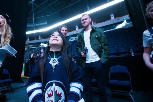 MIKAELA MACKENZIE / WINNIPEG FREE PRESS
Alyssa Chambers, 10, watches the screen from backstage before getting up to interview hockey players Nikolaj Ehlers and Bryan Little at the second annual P11 Summit for mental wellness at Bell MTS Place in Winnipeg on Wednesday, Jan. 30, 2019. 
Winnipeg Free Press 2018.