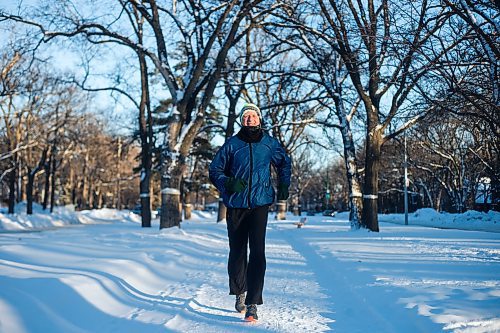 MIKAELA MACKENZIE / WINNIPEG FREE PRESS
Bob Hummelt braves the cold on a wintry jog home from work on Wellington Crescent in Winnipeg on Wednesday, Jan. 30, 2019. 
Winnipeg Free Press 2018.