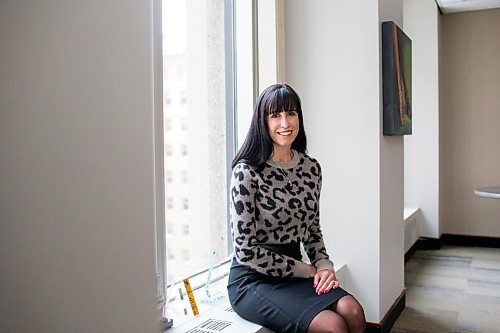 MIKAELA MACKENZIE / WINNIPEG FREE PRESS
New Bombers chair Dayna Spiring poses in for a portrait her office in downtown Winnipeg on Friday, Feb. 1, 2019.
Winnipeg Free Press 2018.