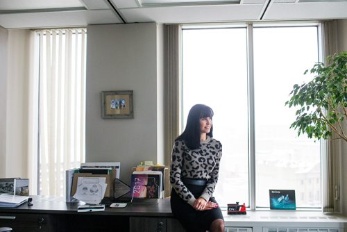 MIKAELA MACKENZIE / WINNIPEG FREE PRESS
New Bombers chair Dayna Spiring poses in for a portrait her office in downtown Winnipeg on Friday, Feb. 1, 2019.
Winnipeg Free Press 2018.