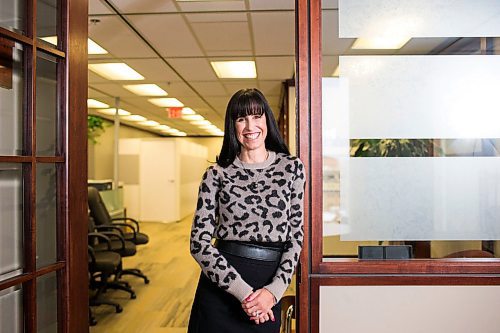 MIKAELA MACKENZIE / WINNIPEG FREE PRESS
New Bombers chair Dayna Spiring poses in for a portrait her office in downtown Winnipeg on Friday, Feb. 1, 2019.
Winnipeg Free Press 2018.