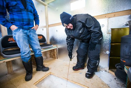 MIKAELA MACKENZIE / WINNIPEG FREE PRESS
RCMP commissioner Brenda Lucki visits with Garry Sakhoudt in his ice shack on the Red River near Selkirk, Manitoba on Friday, Feb. 1, 2019.
Winnipeg Free Press 2018.