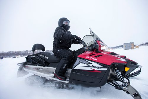 MIKAELA MACKENZIE / WINNIPEG FREE PRESS
RCMP commissioner Brenda Lucki drives off to visit ice shacks on the Red River near Selkirk, Manitoba on Friday, Feb. 1, 2019.
Winnipeg Free Press 2018.