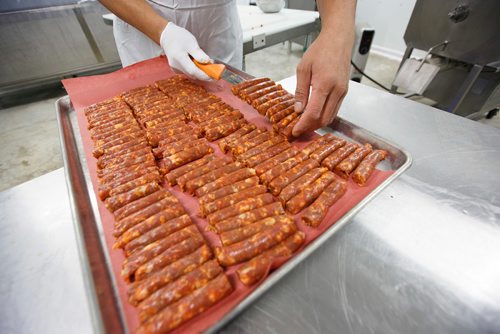 MIKE DEAL / WINNIPEG FREE PRESS
Lord Sale owner of Lolos Premium Meats a local manufacturer of Filipino-style sausages makes longganosa sausages at a facility he rents near Beausejour.
190130 - Wednesday, January 30, 2019.