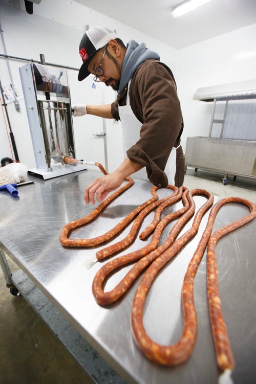 MIKE DEAL / WINNIPEG FREE PRESS
Lord Sale owner of Lolos Premium Meats a local manufacturer of Filipino-style sausages makes longganosa sausages at a facility he rents near Beausejour.
190130 - Wednesday, January 30, 2019.