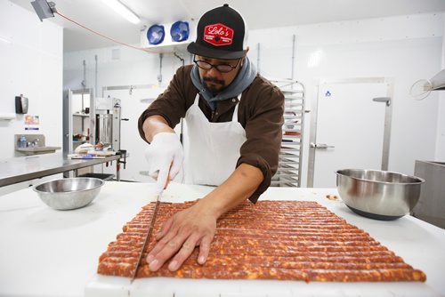 MIKE DEAL / WINNIPEG FREE PRESS
Lord Sale owner of Lolos Premium Meats a local manufacturer of Filipino-style sausages makes longganosa sausages at a facility he rents near Beausejour.
190130 - Wednesday, January 30, 2019.