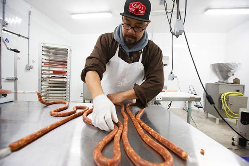 MIKE DEAL / WINNIPEG FREE PRESS
Lord Sale owner of Lolos Premium Meats a local manufacturer of Filipino-style sausages makes longganosa sausages at a facility he rents near Beausejour.
190130 - Wednesday, January 30, 2019.