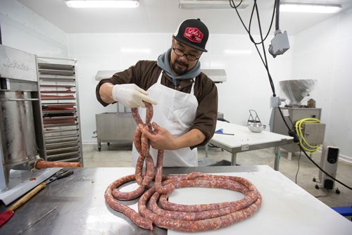 MIKE DEAL / WINNIPEG FREE PRESS
Lord Sale owner of Lolos Premium Meats a local manufacturer of Filipino-style sausages makes chavacano sausages at a facility he rents near Beausejour.
190130 - Wednesday, January 30, 2019.