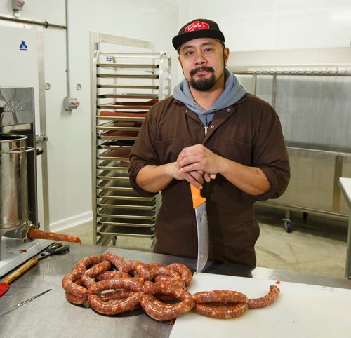 MIKE DEAL / WINNIPEG FREE PRESS
Lord Sale owner of Lolos Premium Meats a local manufacturer of Filipino-style sausages makes longganosa and chavacano sausages at a facility he rents near Beausejour.
190130 - Wednesday, January 30, 2019.