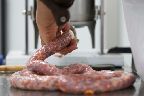 MIKE DEAL / WINNIPEG FREE PRESS
Lord Sale owner of Lolos Premium Meats a local manufacturer of Filipino-style sausages makes chavacano sausages at a facility he rents near Beausejour.
190130 - Wednesday, January 30, 2019.