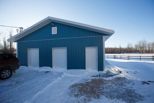 MIKE DEAL / WINNIPEG FREE PRESS
Lord Sale owner of Lolos Premium Meats a local manufacturer of Filipino-style sausages makes longganosa and chavacano sausages at a facility he rents near Beausejour.
190130 - Wednesday, January 30, 2019.