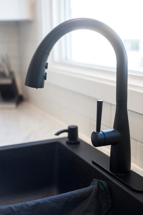 MIKAELA MACKENZIE / WINNIPEG FREE PRESS
The matte black sink in the kitchen at 7 Kirby Drive in Heritage Park in Winnipeg on Tuesday, Feb. 5, 2019.
Winnipeg Free Press 2018.