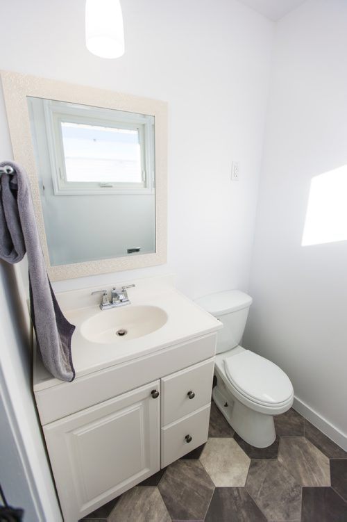 MIKAELA MACKENZIE / WINNIPEG FREE PRESS
The ensuite bathroom at 7 Kirby Drive in Heritage Park in Winnipeg on Tuesday, Feb. 5, 2019.
Winnipeg Free Press 2018.