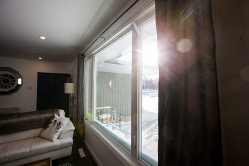 MIKAELA MACKENZIE / WINNIPEG FREE PRESS
Big windows for the era let lots of light into 7 Kirby Drive in Heritage Park in Winnipeg on Tuesday, Feb. 5, 2019.
Winnipeg Free Press 2018.