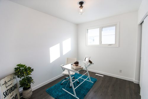 MIKAELA MACKENZIE / WINNIPEG FREE PRESS
The second bedroom (styled as an office) at 7 Kirby Drive in Heritage Park in Winnipeg on Tuesday, Feb. 5, 2019.
Winnipeg Free Press 2018.