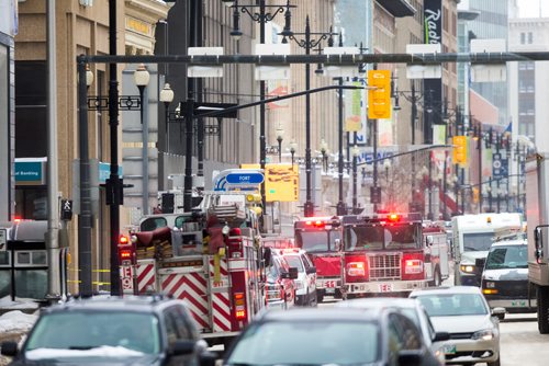 MIKAELA MACKENZIE / WINNIPEG FREE PRESS
Crews investigate a gas leak on Portage Avenue in Winnipeg on Thursday, Feb. 7, 2019.
Winnipeg Free Press 2019.