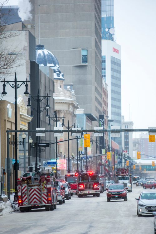 MIKAELA MACKENZIE / WINNIPEG FREE PRESS
Crews investigate a gas leak on Portage Avenue in Winnipeg on Thursday, Feb. 7, 2019.
Winnipeg Free Press 2019.