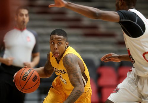 TREVOR HAGAN / WINNIPEG FREE PRESS 
Manitoba Bisons' guard Rashawn Browne (4) versus the Winnipeg Wesmen during a single game elimination, Wednesday, February 6, 2019.